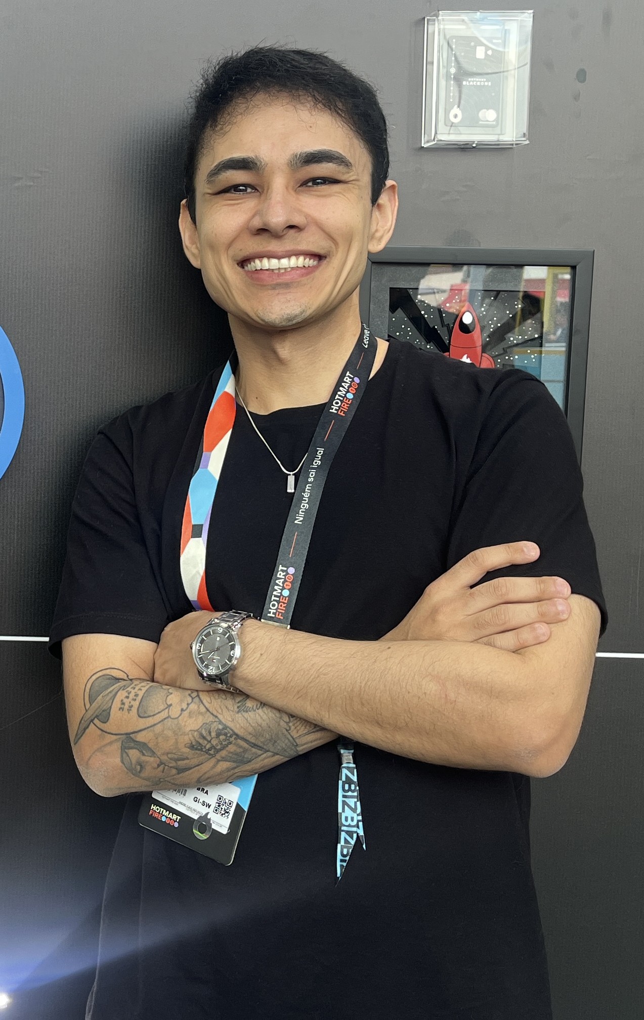Yukio, data professional and educator, smiling with arms crossed